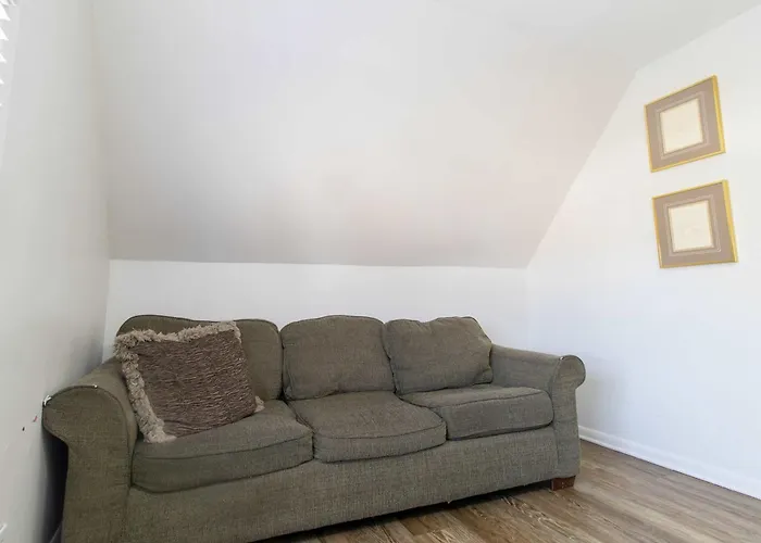 Apartment Chi-town Hideout #2 - Near Metra
