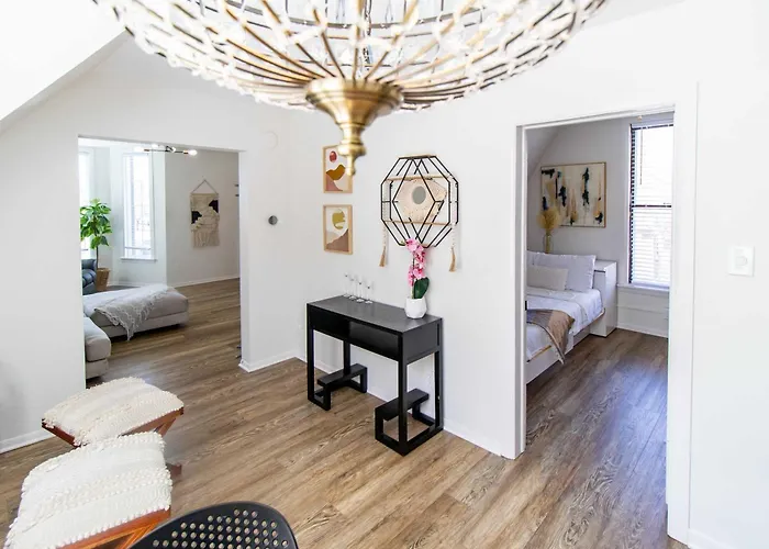 Apartment Chi-town Hideout #2 - Near Metra
