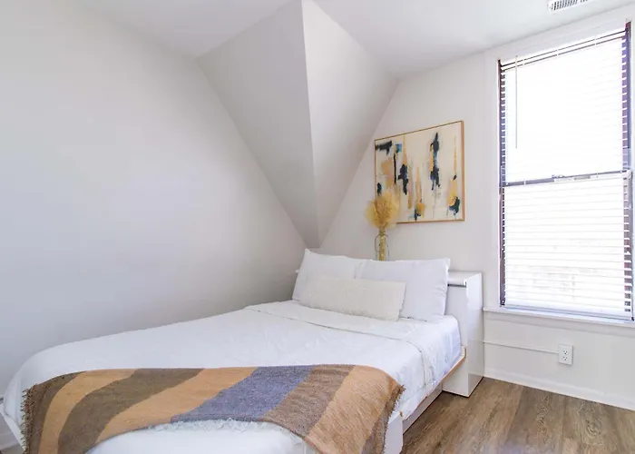 Apartment Chi-town Hideout #2 - Near Metra