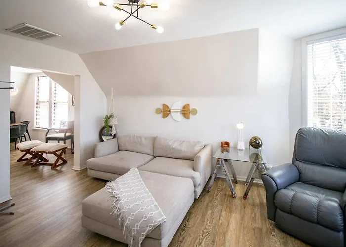 Apartment Chi-town Hideout #2 - Near Metra